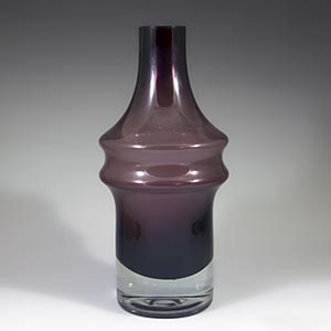 tamara aladin aubergin-colored vase for Riihimaen Lasi Oytamara aladin aubergin-colored vase for Riihimaen Lasi Oy