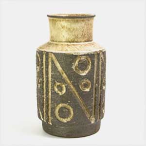 lovemose vase, liens and circles motif