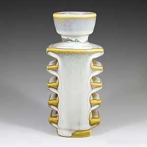 Soholm Ceramics finned vase by Einar Johansen L-3401